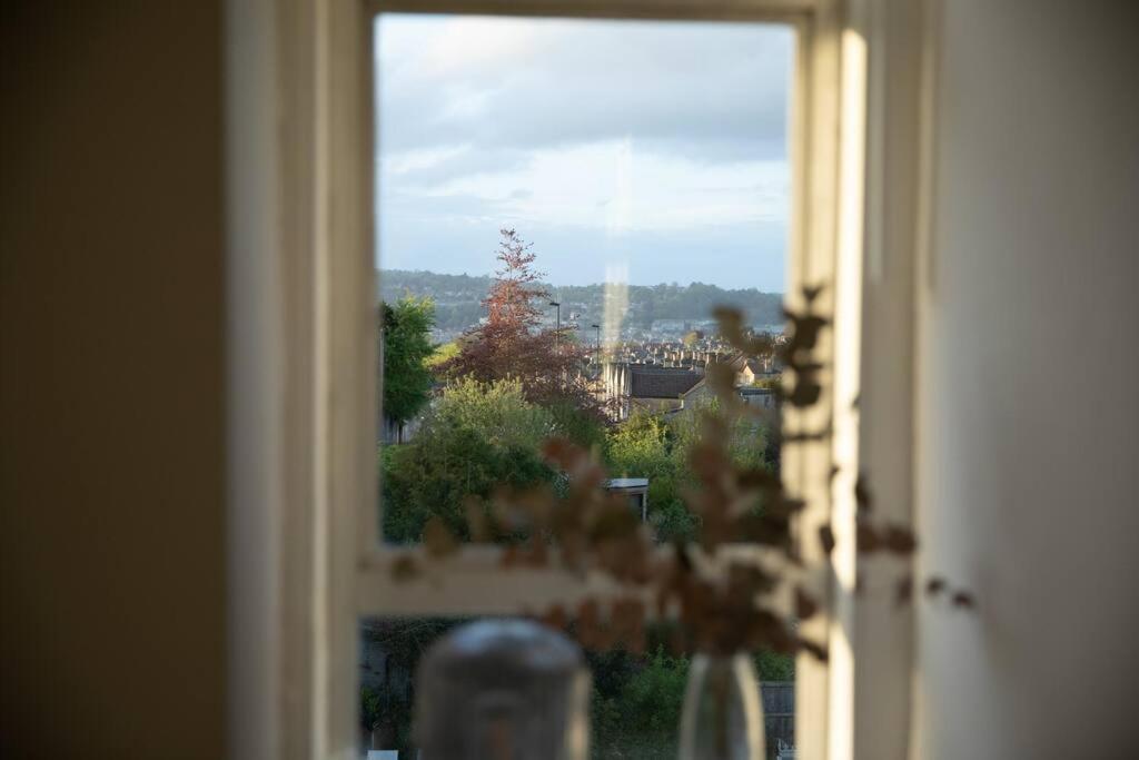 Georgian Gem Free Parking &Views Apartment Bath Bagian luar foto