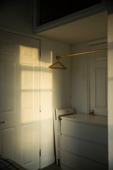 Georgian Gem Free Parking &Views Apartment Bath Bagian luar foto