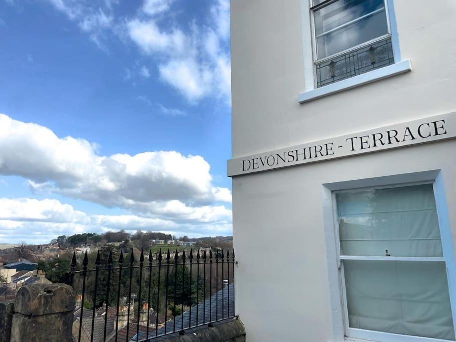 Georgian Gem Free Parking &Views Apartment Bath Bagian luar foto