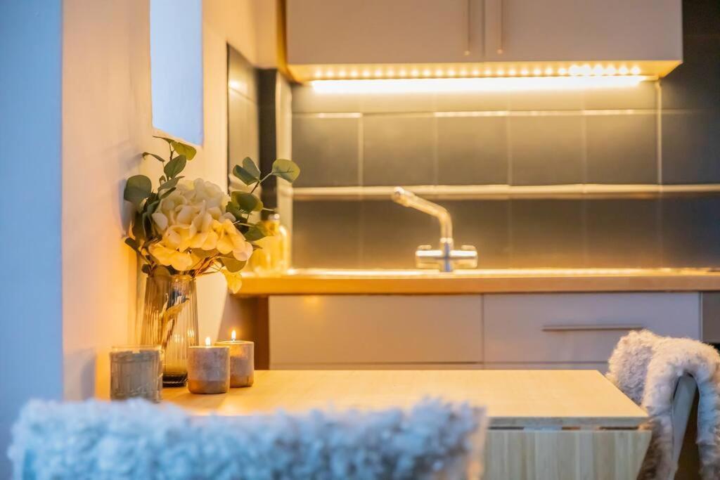 Georgian Gem Free Parking &Views Apartment Bath Bagian luar foto