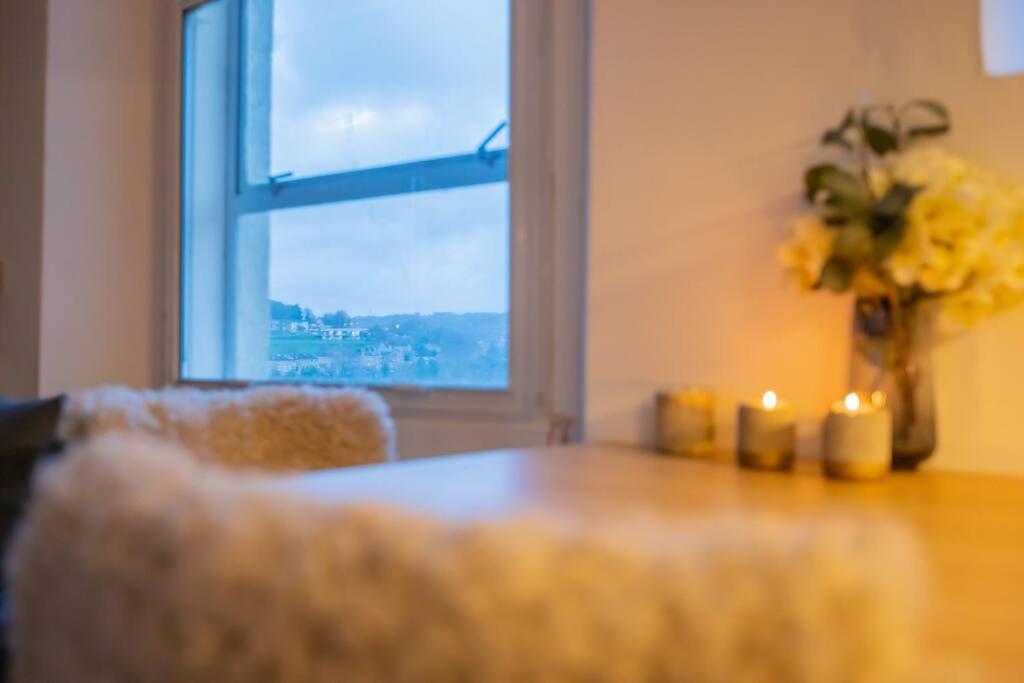 Georgian Gem Free Parking &Views Apartment Bath Bagian luar foto